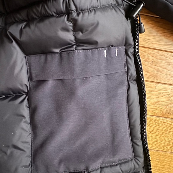 Like New Canada Goose Women’s Victoria Dark Navy Ski Parka with Detachable Fur - Picture 9 of 12